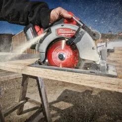 Milwaukee M18 FUEL 7-1/4" Circular Saw (12.0Ah) Kit 2732-21HD 3 Milwaukee M18 FUEL 7-1/4" Circular Saw (12.0Ah) Kit 2732-21HD -Home Tools Sales 2024 2732 21hd 4